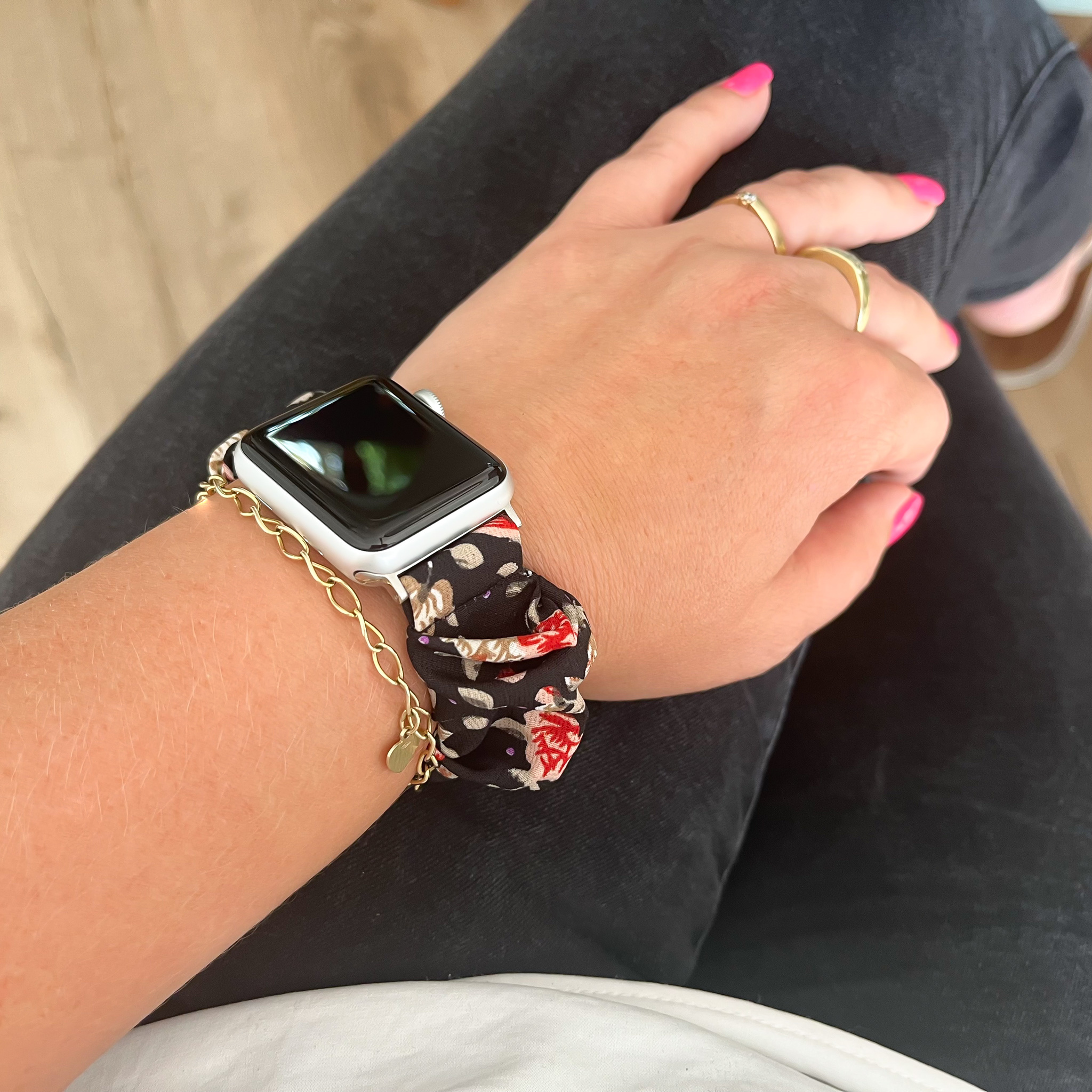 Correa elástica de nailon para el Apple Watch - negra con flores