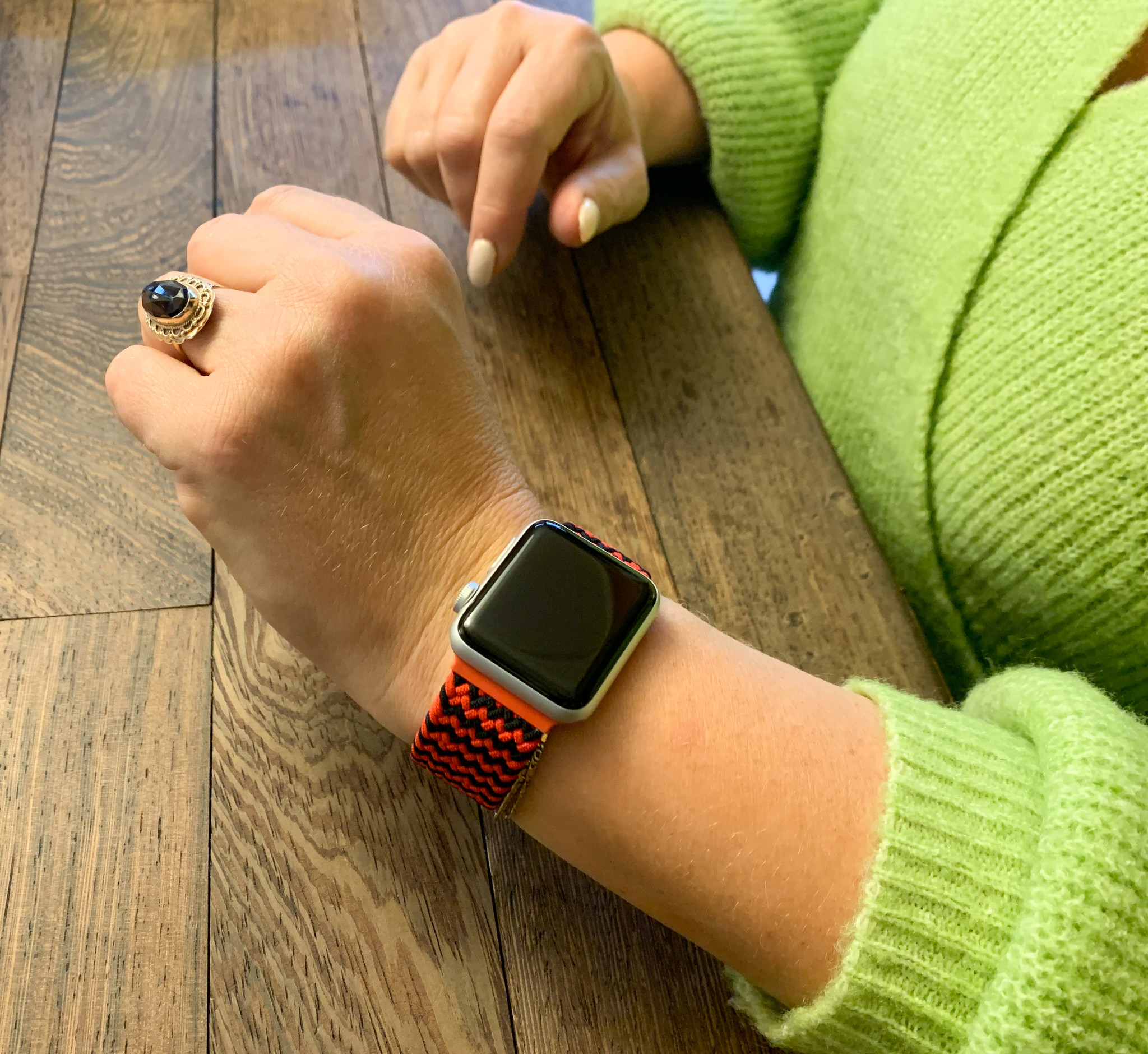 Correa solo loop trenzada de nailon para el Apple Watch - mezcla de rojo y negro