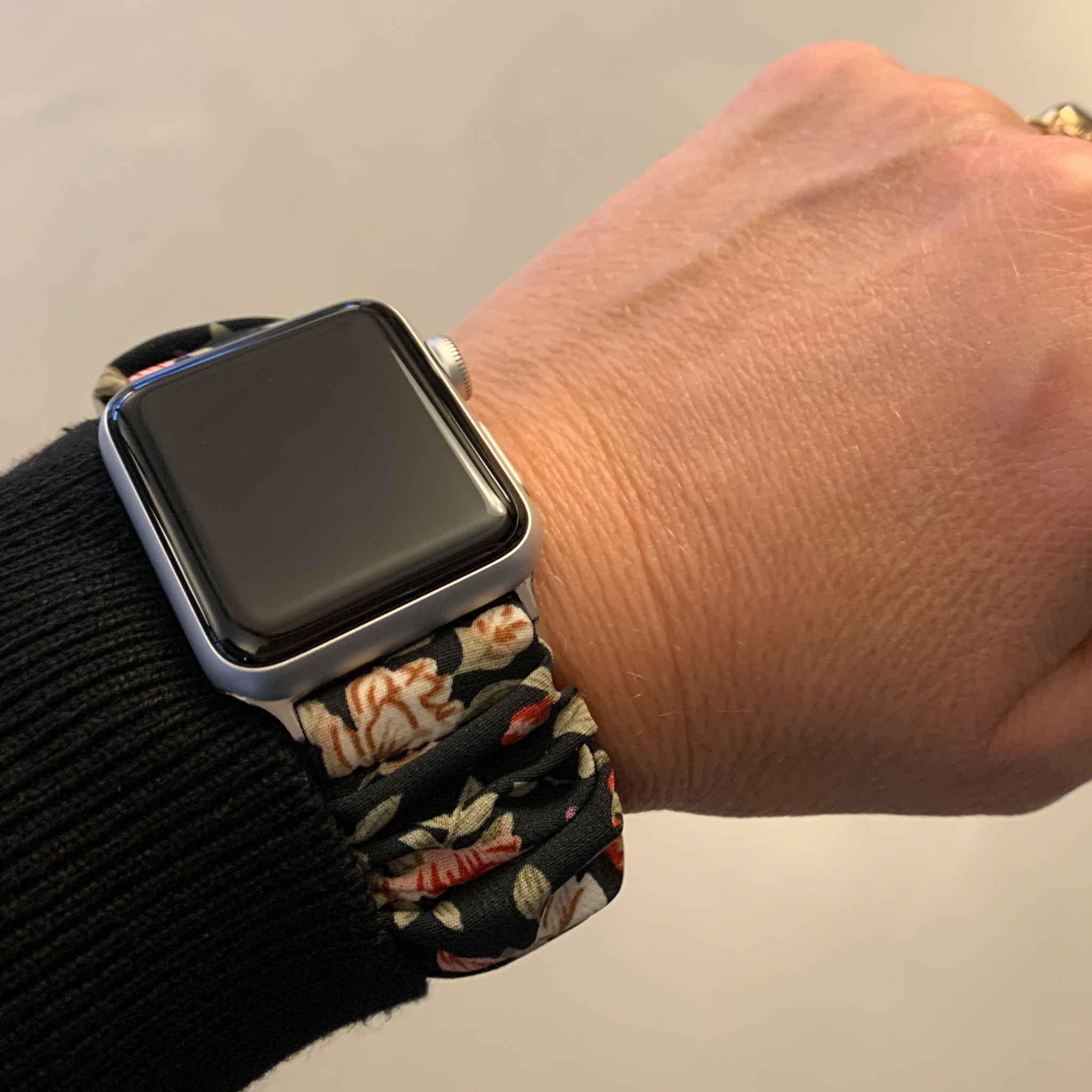Correa elástica de nailon para el Apple Watch - negro floral