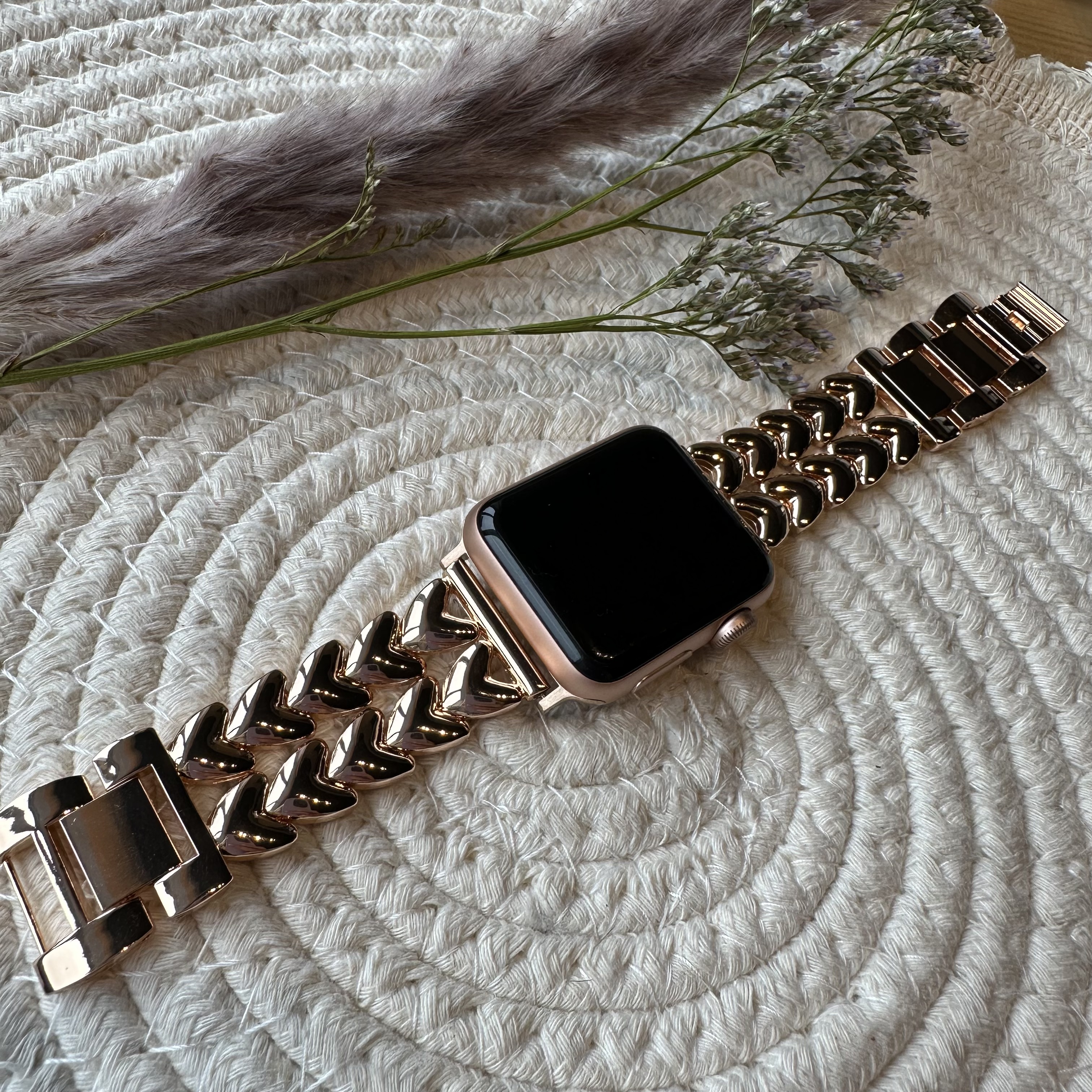 Correa de eslabones de acero con forma de corazón para Apple Watch - oro rosa