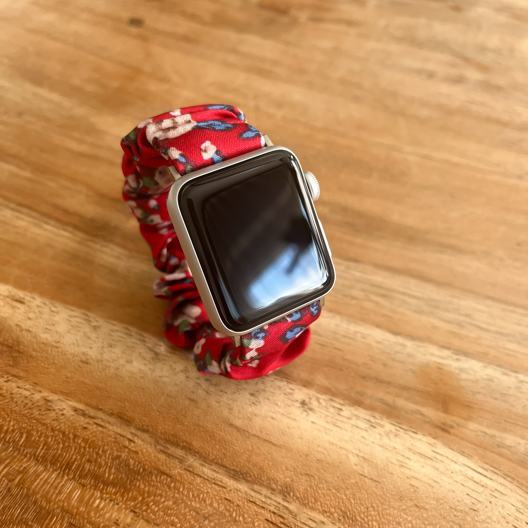 Correa elástica de nailon para el Apple Watch - roja con flores