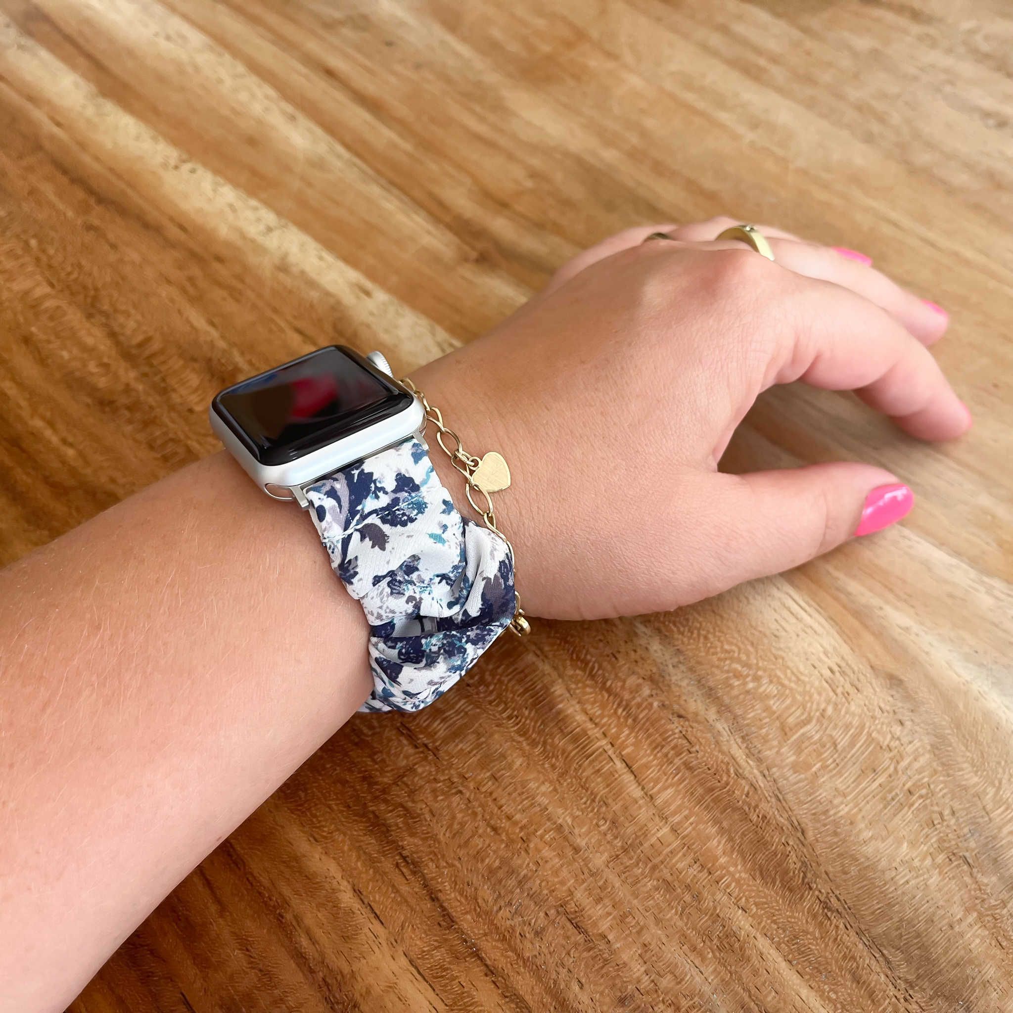 Correa elástica de nailon para el Apple Watch - blanca con hojas